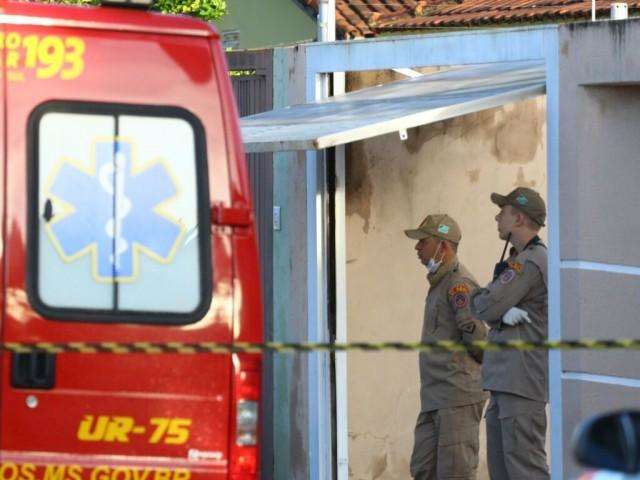 Filha de 13 anos acorda e encontra a m&atilde;e morta na piscina de casa