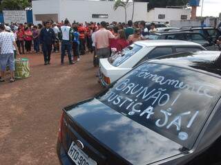 Familiares e amigos de Bruno clamam por justiça. (Foto: Simão Nogueira)