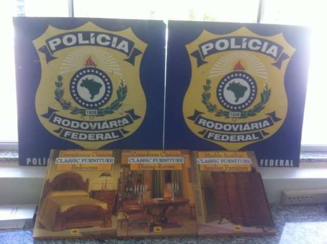 Casal boliviano que transportava coca&iacute;na em capas de livros &eacute; preso em MS