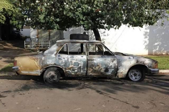 Opala &eacute; encontrado incendiado no bairro Tijuca