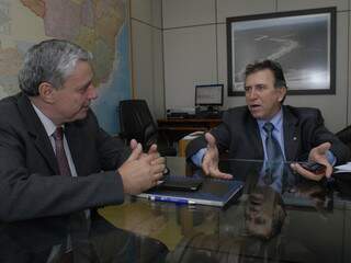 Deputado Giroto teve reunião com o secretário de Infrarestrutura Hídrica, Augusto Wagner Padilha Martins (foto: divulgação)