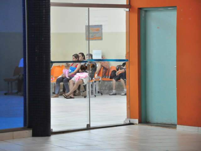  Pacientes esperam por atendimento e alegam que m&eacute;dicos estavam vendo futebol 