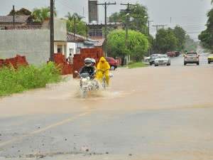  Chuva causa alagamentos e transtornos em Corumb&aacute;