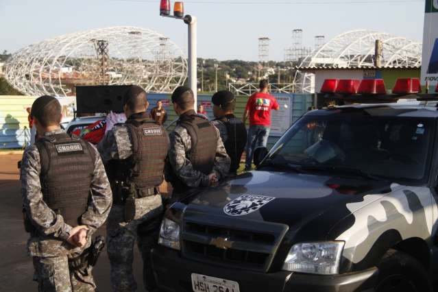 Tropa de Choque impede paralisa&ccedil;&atilde;o da obra do Aqu&aacute;rio do Pantanal