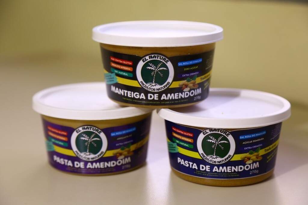 Manteiga e pasta de amendoim tem açúcar demerara e sal rosa do Himalaia ...