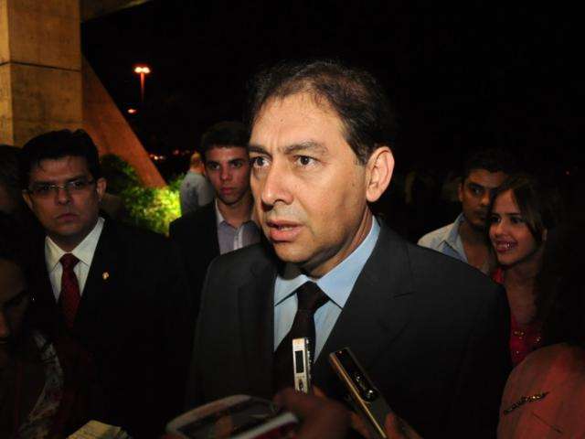 Bernal reafirma que n&atilde;o pediu reajuste e diz que minoria ser&aacute; beneficiada