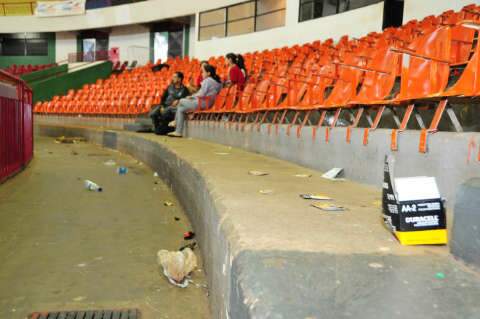 Estrutura e lixo após show atrasam jogos escolares no Guanandizão