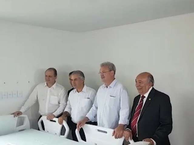 Ministro, governador e autoridades visitam hospital para acidentados