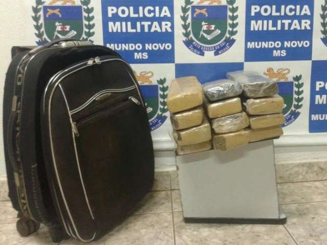 PM encontra mala abandonada em rodovi&aacute;ria com tabletes de maconha