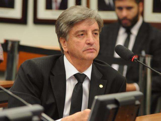 Juiz determina bloqueio de 30% do sal&aacute;rio de Dagoberto Nogueira