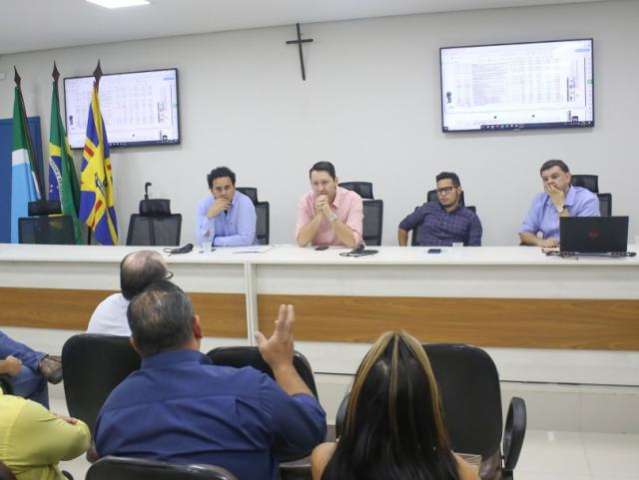 C&acirc;mara diz que vai acompanhar pedreiros para fiscalizar obras na 14 