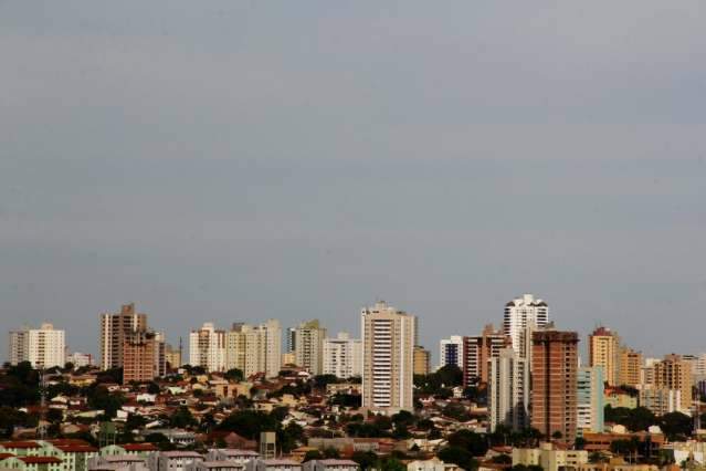 S&aacute;bado tem previs&atilde;o de pancadas de chuva isoladas no per&iacute;odo da tarde