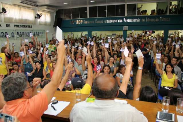 Professores rejeitam proposta da prefeitura e mant&ecirc;m paralisa&ccedil;&atilde;o