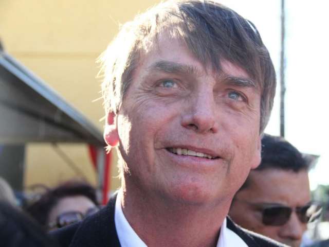 &quot;Jairzinho Paz e Amor&quot; em 2018, &quot;nem pensar&quot;, afirma Bolsonaro em Nioaque
