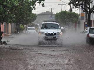 Já choveu na região norte, em Coxim e agora chove na região central do Estado. (Fotos: João Garrigó)
