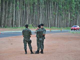 Ameaça a Mato Grosso do Sul faz Exército ir para a fronteira reforçar vigilância. (Foto: João Garrigó)