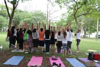 Eventos de meditação e Yoga são cada vez mais frequentes em espaços públicos de Campo Grande (Foto: Kimberly Teodoro)