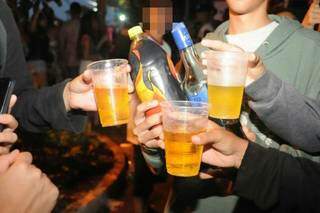 Turma entre 13 e 17 anos afirmaram que compraram bebida à vontade na festa e com autorização dos pais.