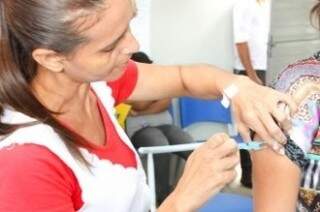 Vacina contra a hepatite B está disponível em unidades de saúde da Capital (Foto: Assessoria)