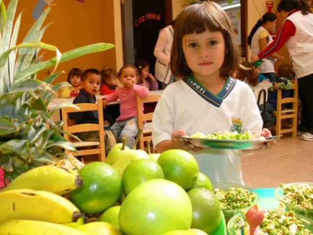  Em palestras nas escolas, nutricionista tem percebido o interesse das crian&ccedil;as por uma alimenta&ccedil;&atilde;o melhor