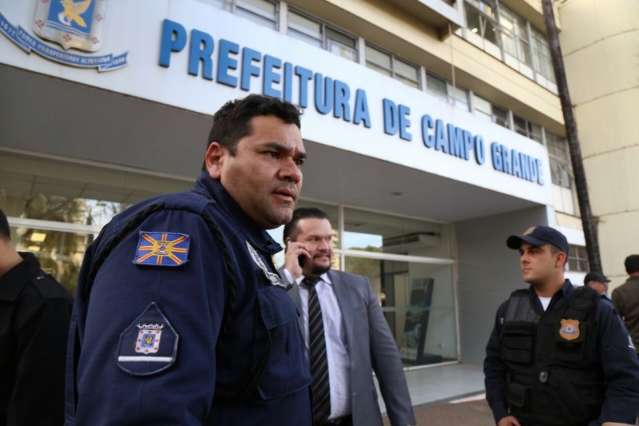 Guardas continuam em frente &agrave; prefeitura e aceitam reajuste de 4,62%