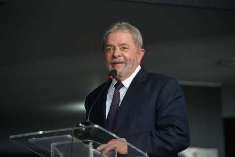 Ex-presidente Lula aceita convite de Dilma e assumirá Casa Civil