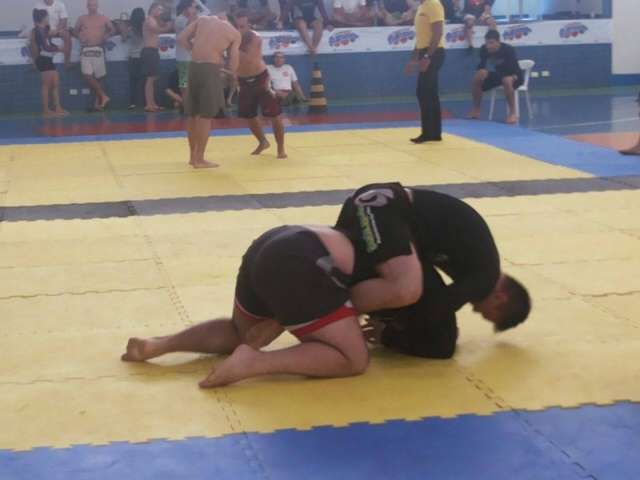 Sem lutar h&aacute; mais de um ano, douradense vence evento do ADCC na Capital