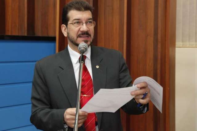 Deputado do PT vai apresentar &quot;relat&oacute;rio paralelo&quot; na CPI do Cimi