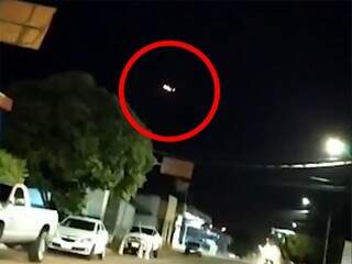 Motoristas registraram OVNI no centro de Aquidauana. (Foto: Direto das Ruas)