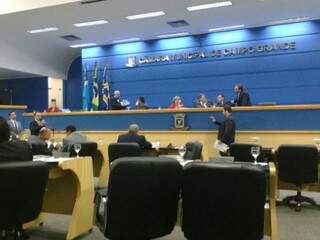 Vereadores da Comissão de Saúde usaram o plenário contra discursos do prefeito. (Foto: Richelieu de Carlo).