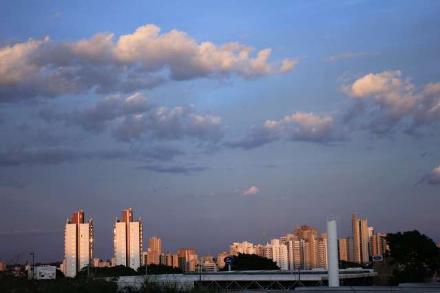 Ter&ccedil;a-feira com previs&atilde;o de chuvas em MS e m&aacute;xima de 37&ordm;C