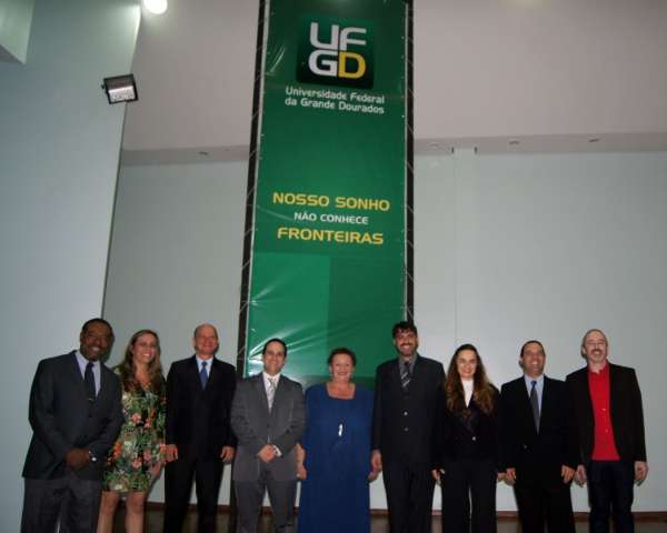 Sem repasse, UFGD completa 10 anos em crise e suspende pagamentos