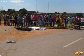 Acidente aconteceu por volta das 11h30 de hoje. (Foto:Rádio 90 FM)