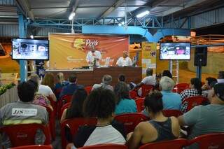 Aula-show aconteceu neste sábado, durante a Festa do Peixe, na Feira Central. (Foto: Thailla Torres)