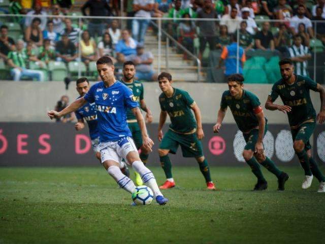 Cruzeiro vence cl&aacute;ssico mineiro e empurra Am&eacute;rica para zona de rebaixamento