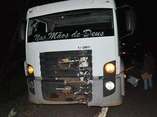 Pedestre que morreu atropelado por caminh&atilde;o tinha 31 anos e caminhava em rodovia