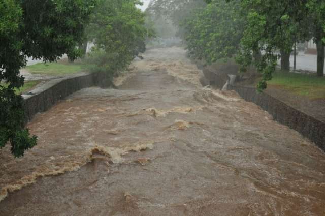 Em duas horas, Campo Grande teve mais de 90 mil&iacute;metros de chuva