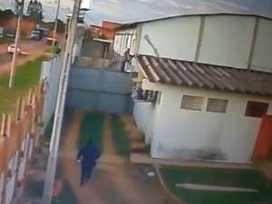 Policial militar frustra fuga de detento pelo telhado de presídio