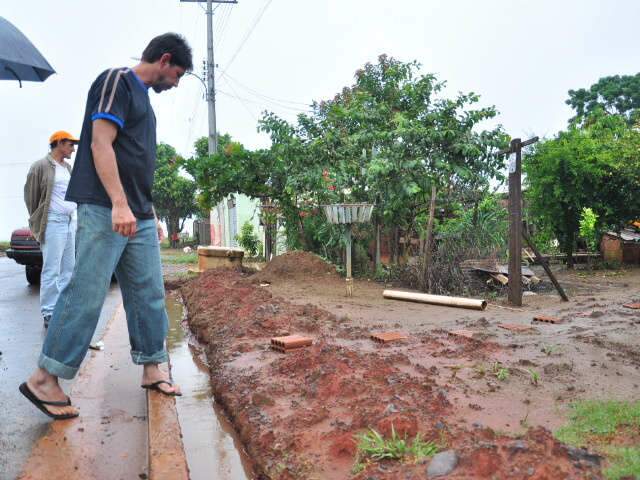  Moradores da regi&atilde;o mais castigada pela chuva reclamam da falta de estrutura