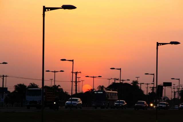  Ter&ccedil;a-feira amanhece com c&eacute;u claro e previs&atilde;o &eacute; de muito calor em MS