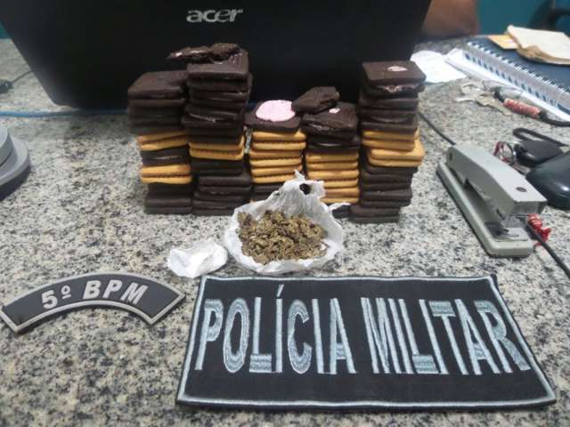 Jovens s&atilde;o presas ao entrarem com droga em pres&iacute;dio