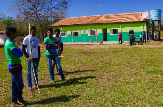 Governador entrega reforma em escola ind&iacute;gena a 36 horas de barco da cidade