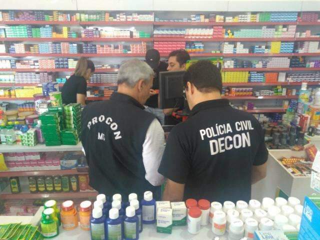 Procon e pol&iacute;cia fecham farm&aacute;cia por adulterar validade de rem&eacute;dios