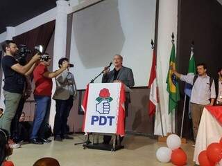 Ciro Gomes em discurso durante convenção do PDt,
 em Campo Grande. (Foto: André Bittar).