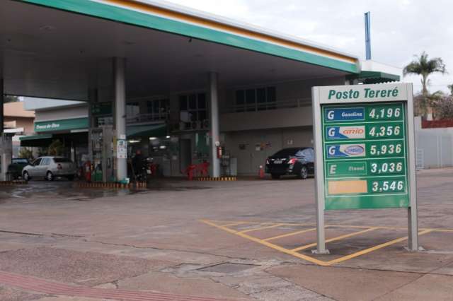 Procon notifica postos a comprovar valor pago pelos combust&iacute;veis
