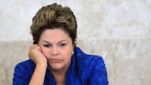 Com onda de protestos, Dilma amarga queda de 21 pontos em intenção de votos