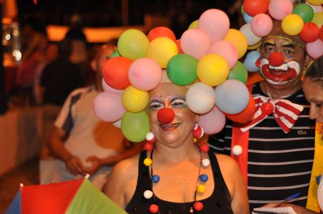 Blocos e show animam Grito de Carnaval na pra&ccedil;a nesta sexta