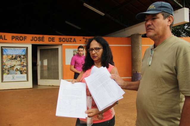 Protesto contra exonera&ccedil;&atilde;o pede elei&ccedil;&atilde;o para diretores de escolas