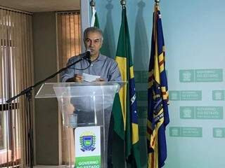 Governador Reinaldo Azambuja durante o lançamento do programa &quot;MS Unido, paz nas famílias&quot; na manhã desta quarta-feira (4) (Foto: Fernanda Palheta)