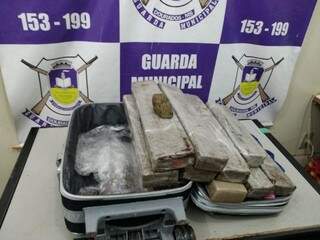 Droga apreendida pela polícia (Foto: Divulgação / Guarda Municipal) 
